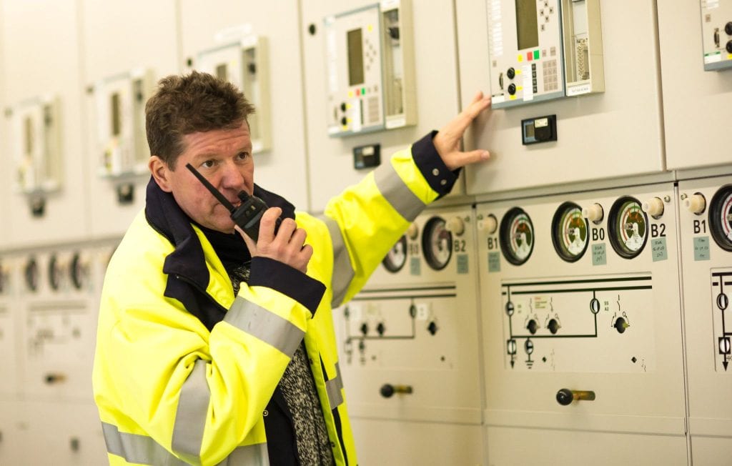 Industrial Two-way Radios vs Cell_Phones
